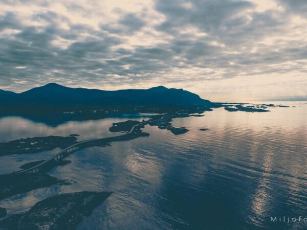 Atlanterhavsveien ut mot havet