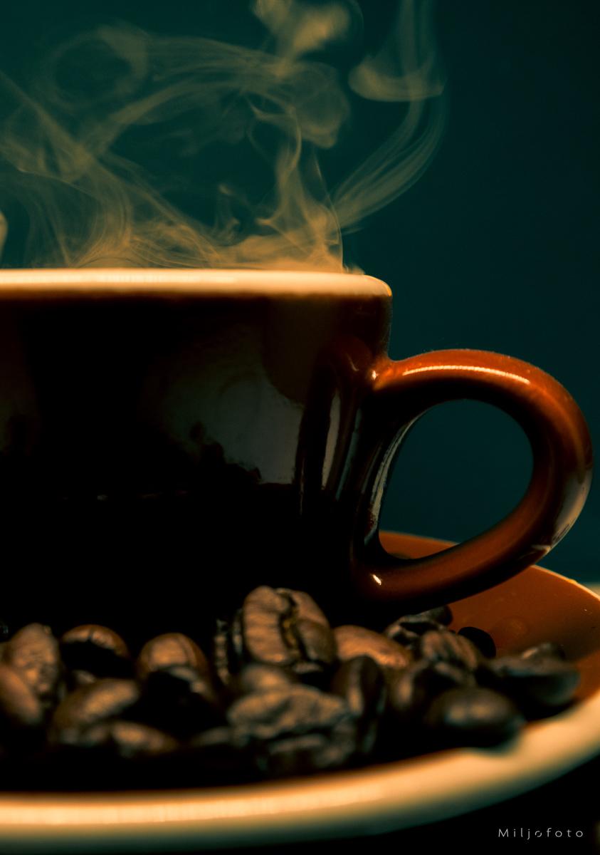 Rykende varm kaffe