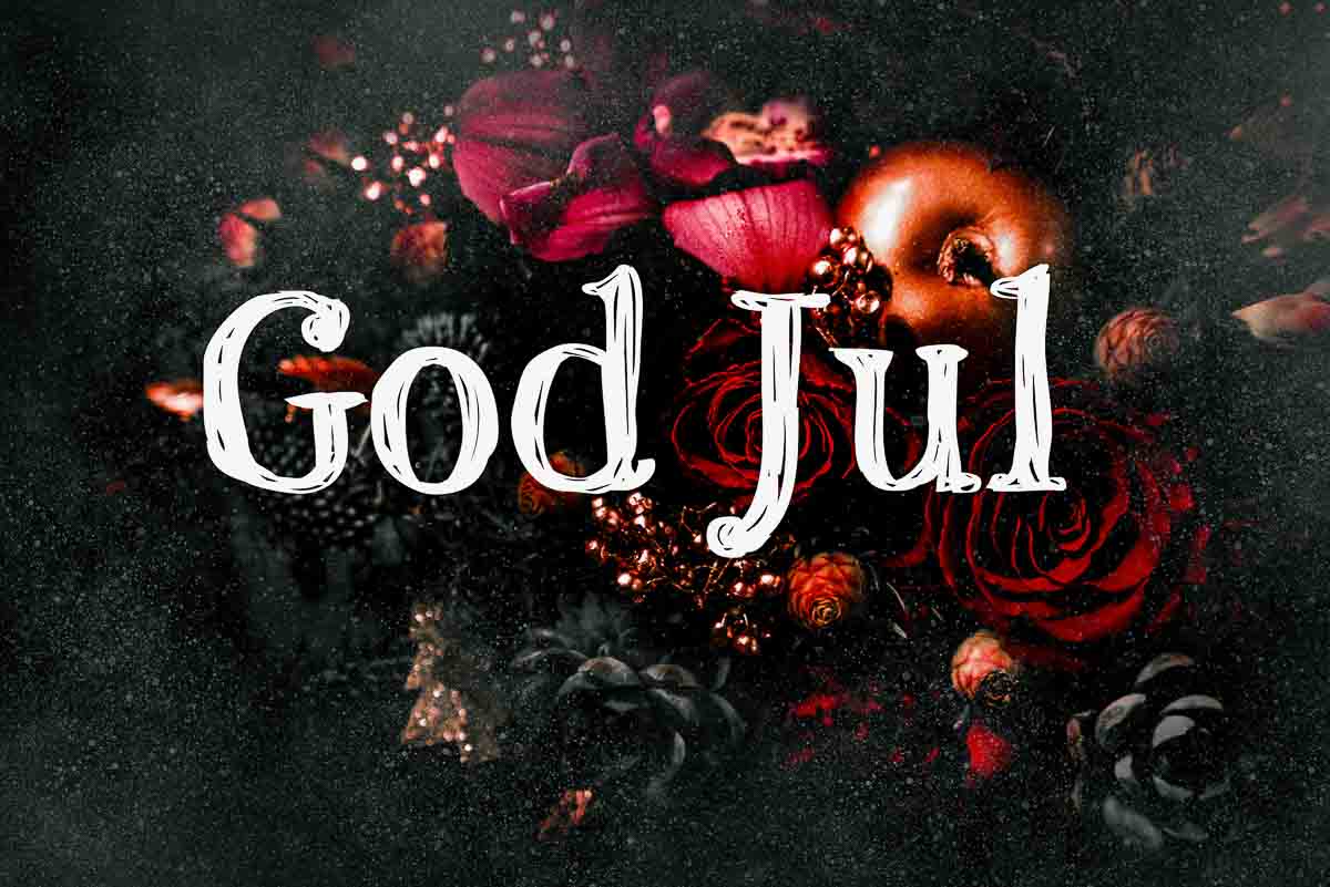 God jul med mørk bakgrunn God jul med mørk bakgrunn, bilde inneholder roser, kongler, glitter og epler og utsråler en god julestemning.