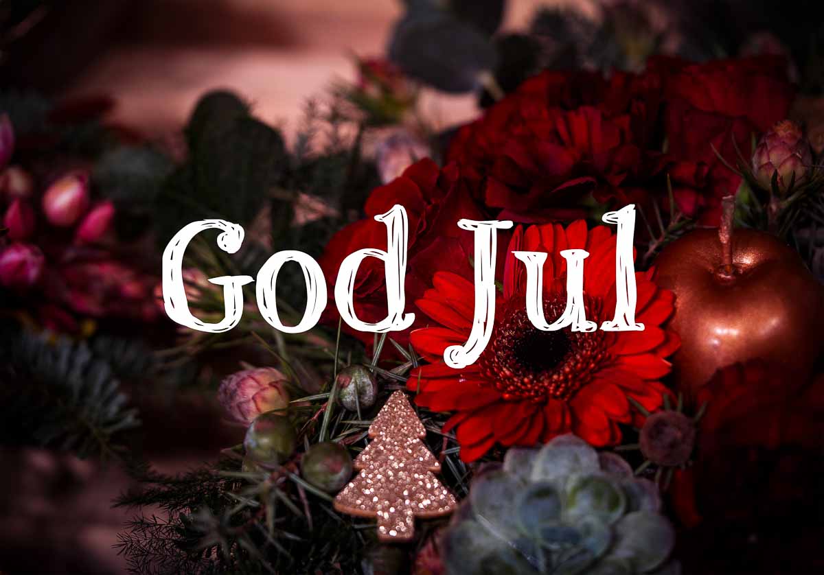 God Jul - Juletre God Jul - Juletre. Bilde av en blomsterdekorasjon med teksten God Jul