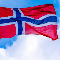 Norsk flagg i vind - 17.mai