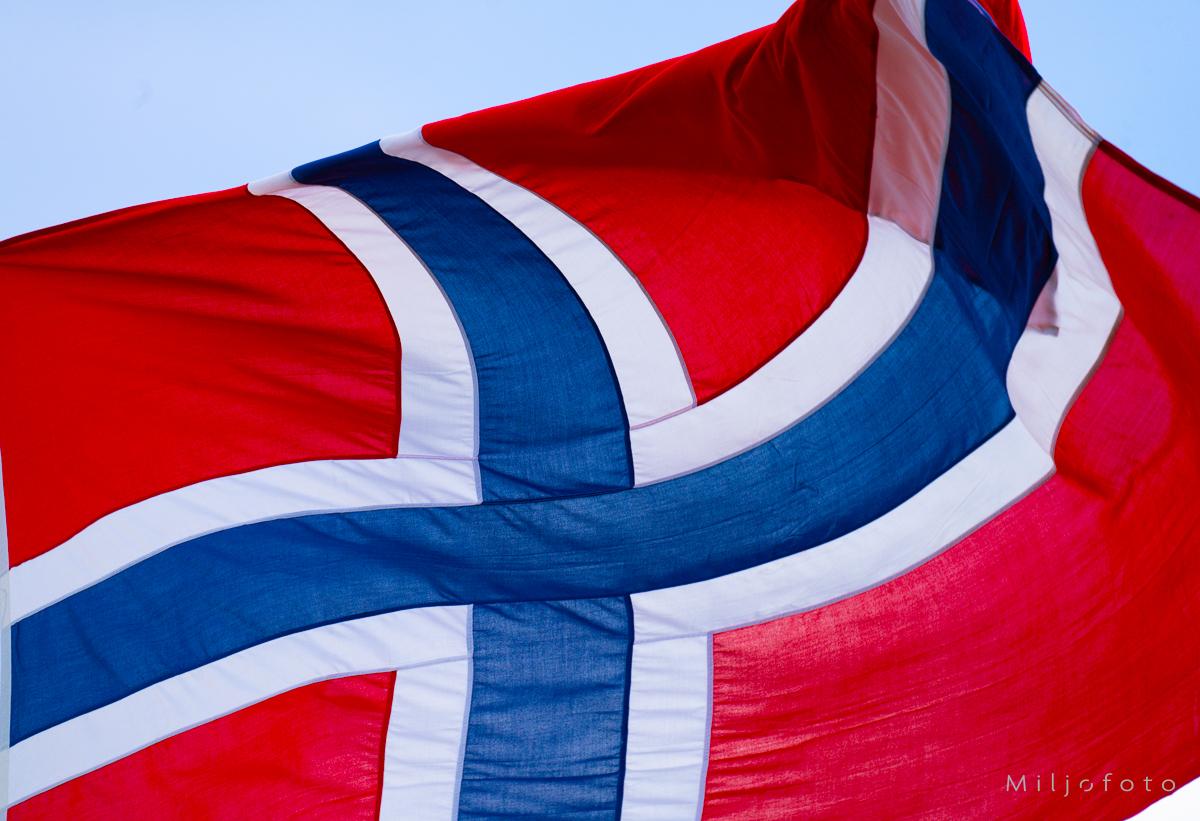 Flagg i vind - 17.mai