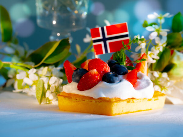 17.mai dessert - vaffel med krem og bær