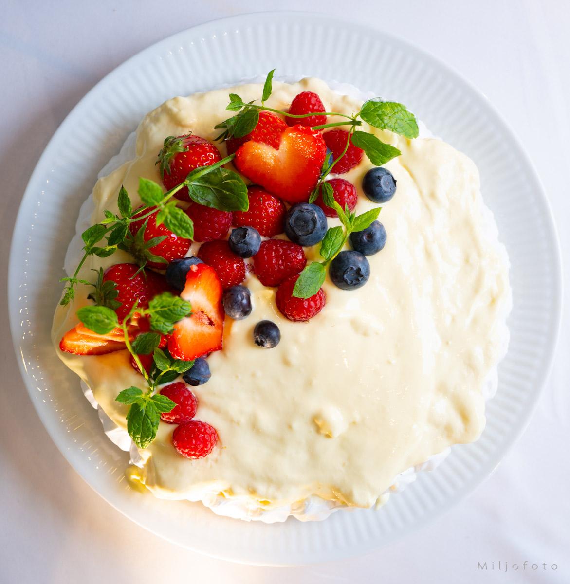 17.mai kake med bær