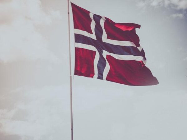 Flagget som vaier i vind - 17.mai