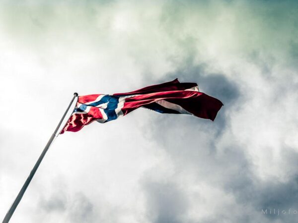 Flagg i gråvær - 17.mai