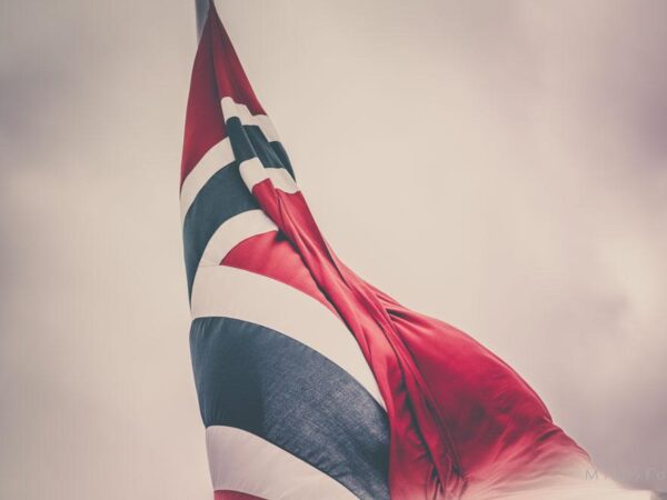 Dramatisk flagg - 17.mai