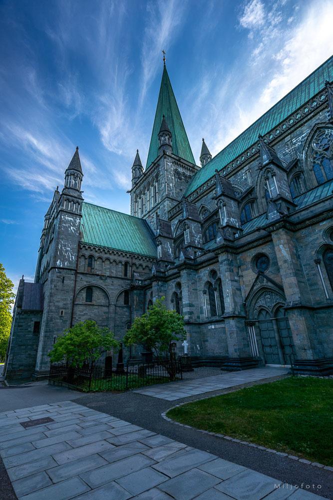 Blå himmel over Nidarosdomen Blå himmel over Nidarosdomen