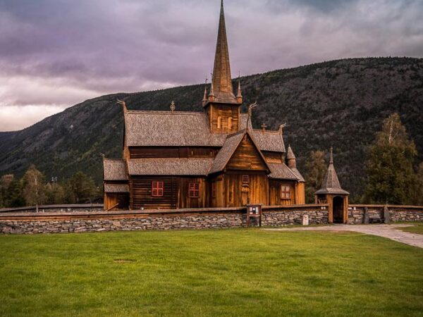 Lom stavkirke