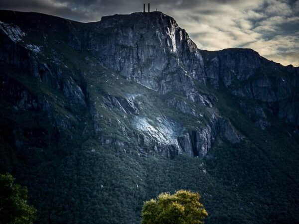 Bratt fjell ved Atlanterhavsveien